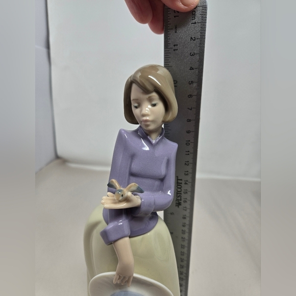 Nao by Lladro Figurine Blue Bird First Flight Women Holding Bird & Hat 10.5 Inch - Picture 11 of 13